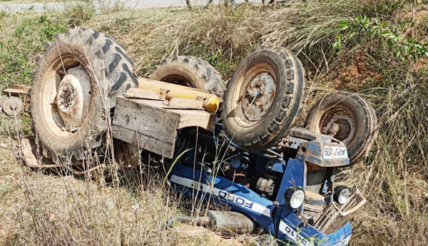 పాలేరులో ట్రాక్టర్‌ బోల్తా పడి ఇద్దరు మృతి