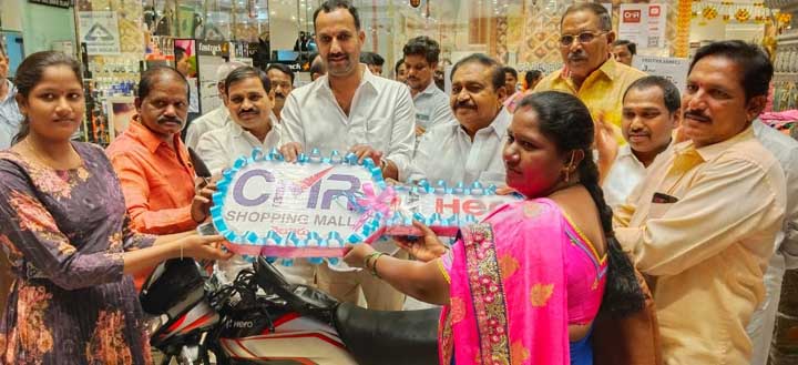 మోటార్‌ బైక్‌ విజేత సురేష్‌