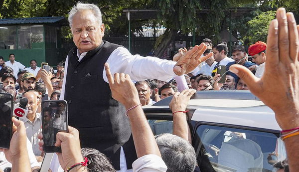 Congress promises ₹10,000 annually to woman head of the family