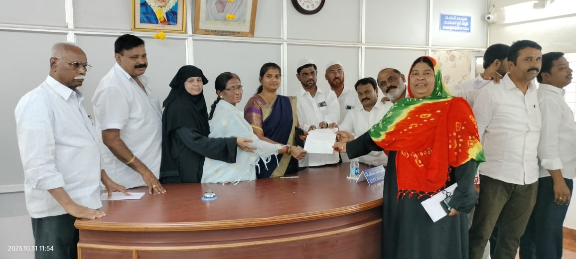 సమస్యలు పరిష్కారం కానప్పుడు సమావేశలెందుకు.?