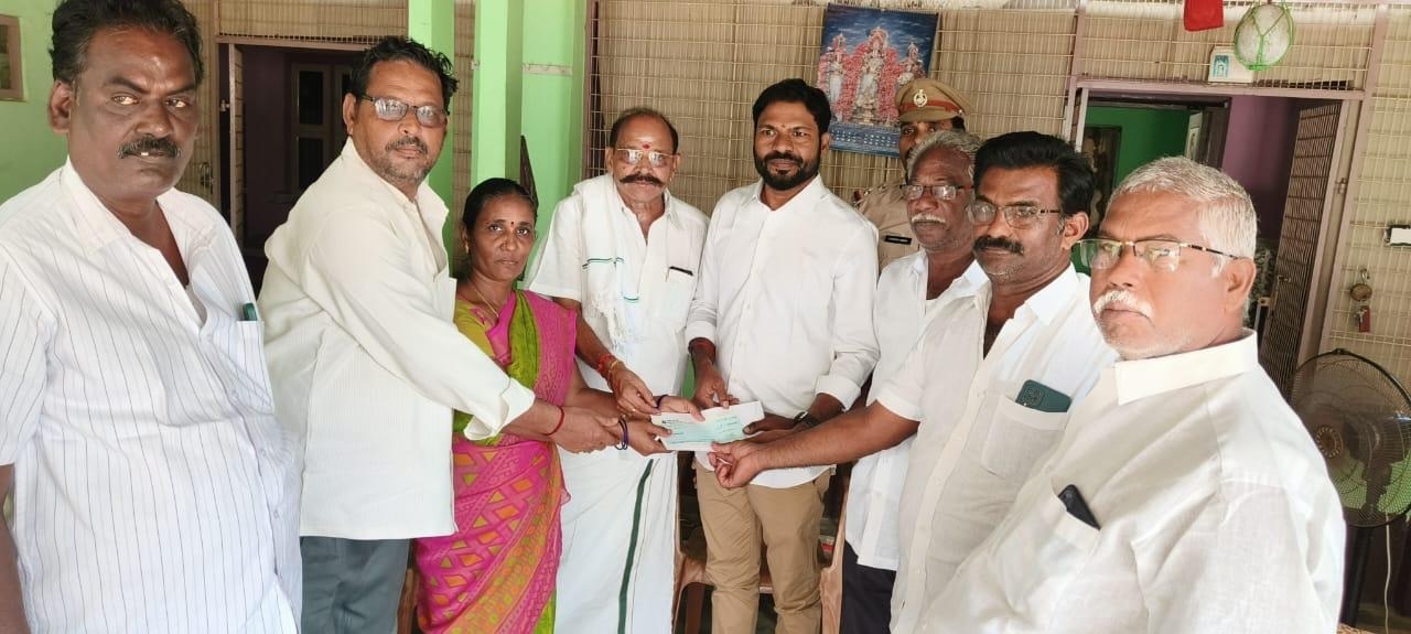 మృతుడి కుటుంబానికి రూ.2 లక్షల సిఎం సహాయ నిధి చెక్కు అందజేత