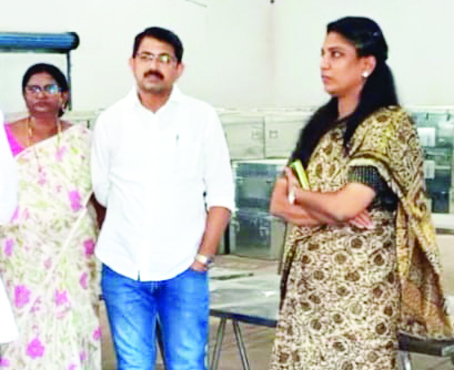 గోడౌన్లలో ఇవిఎంల తనిఖీ