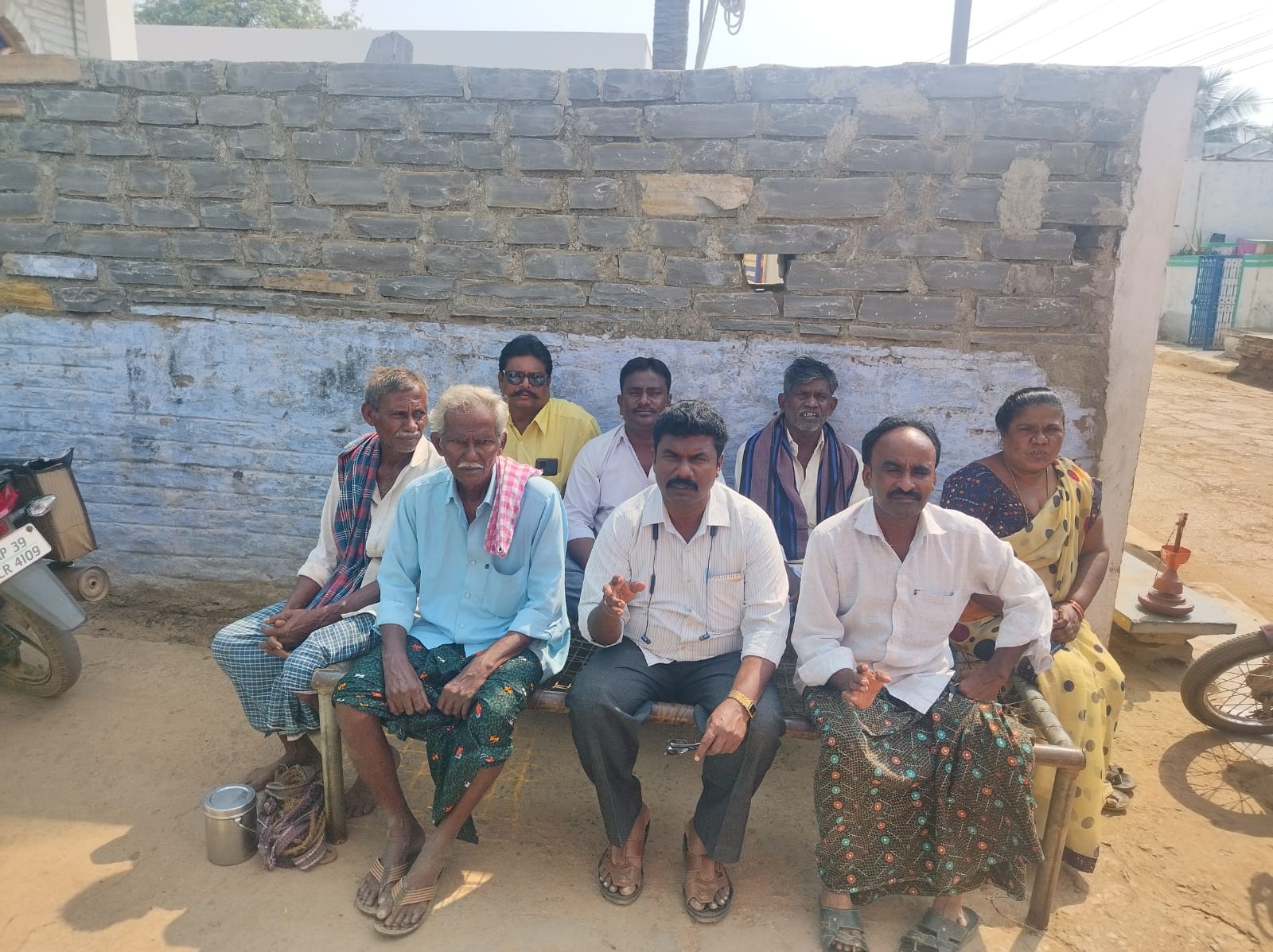 విలేకరుల సమావేశంలో మాట్లాడుతున్న సిపిఎం నాయకులు