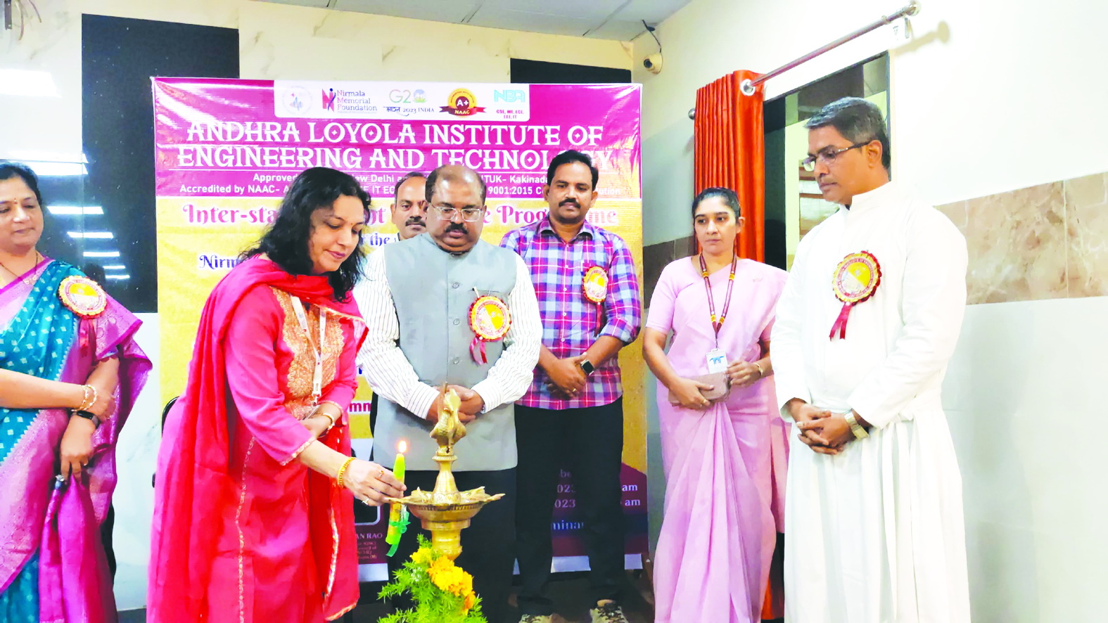 'విద్యార్థులు లక్ష్యసాధనకు కృషి చేయాలి'
