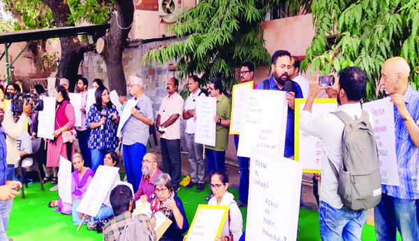 Shackled-dark-times-Dharna-at-PCI-to-protest-attack-on-Newsclick