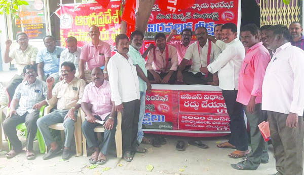 ఒపిఎస్‌ను అమలు చేసేవరకు దీక్షలు