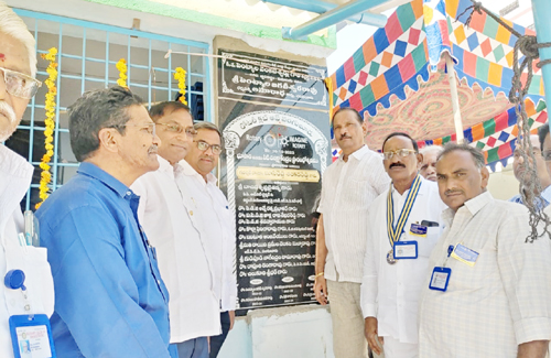 రోటరీ క్లబ్ ఆఫ్ పంగులు ఆధ్వర్యంలో భూసార పరీక్షల కేంద్రాన్ని ప్రారంభిస్తున్న దృశ్యం