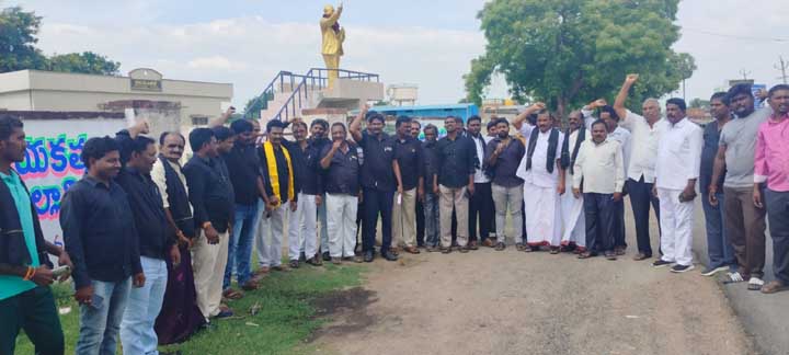 ప్రజాస్వామ్యాన్ని పాతరేశారు: : టిడిపి
