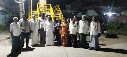జాగర్లమూడి వారి పాలెం లో ఎన్టీఆర్ విగ్రహం ఎదుట నిరసన తెలియజేస్తున్న తెలుగుదేశం పార్టీ కార్యకర్తలు