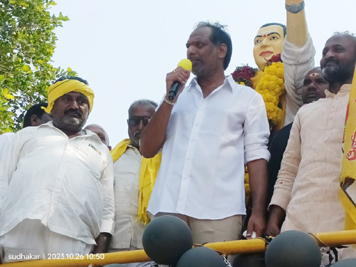 సైకిల్‌ యాత్రలో ఎంఎల్‌ఎ గొట్టిపాటి రవికుమార్ విమర్శ