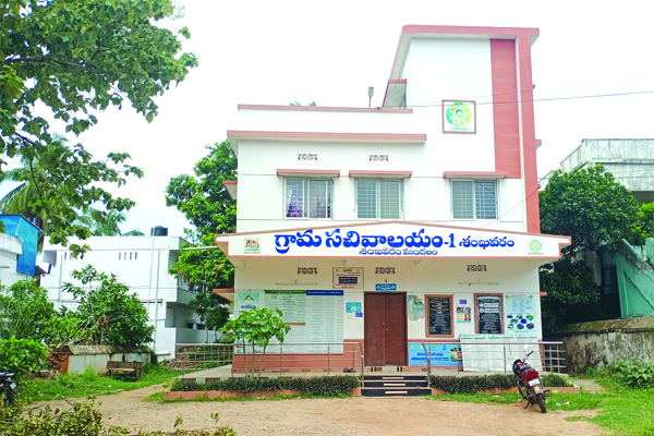 సచివాలయాల్లో ఖాళీలు భర్తీ చేస్తారా..?