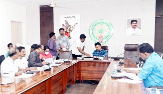 నిర్దేశించిన లక్ష్యాలను వంద శాతం సాధించాలి : కలెక్టర్‌ 