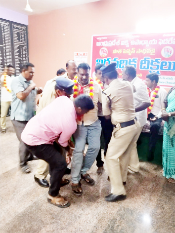 యుటిఎఫ్‌ దీక్షలు భగ్నం 