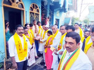 గౌస్‌నగర్‌లో ప్రచారం చేస్తున్న టిడిపి నాయకులు