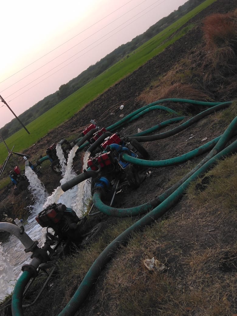 పైరుకు నీరు కోసం ఇంజన్ల హోరు