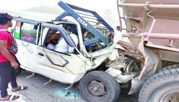 Migrant-Tragedy-Fatal-accident-in-Chikballapur-Karnataka-13-dead