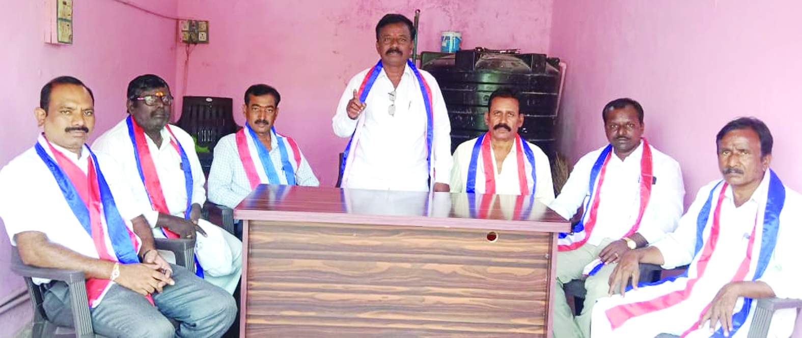 సమావేశంలో మాట్లాడుతున్న దస్తగిరి నాయుడు