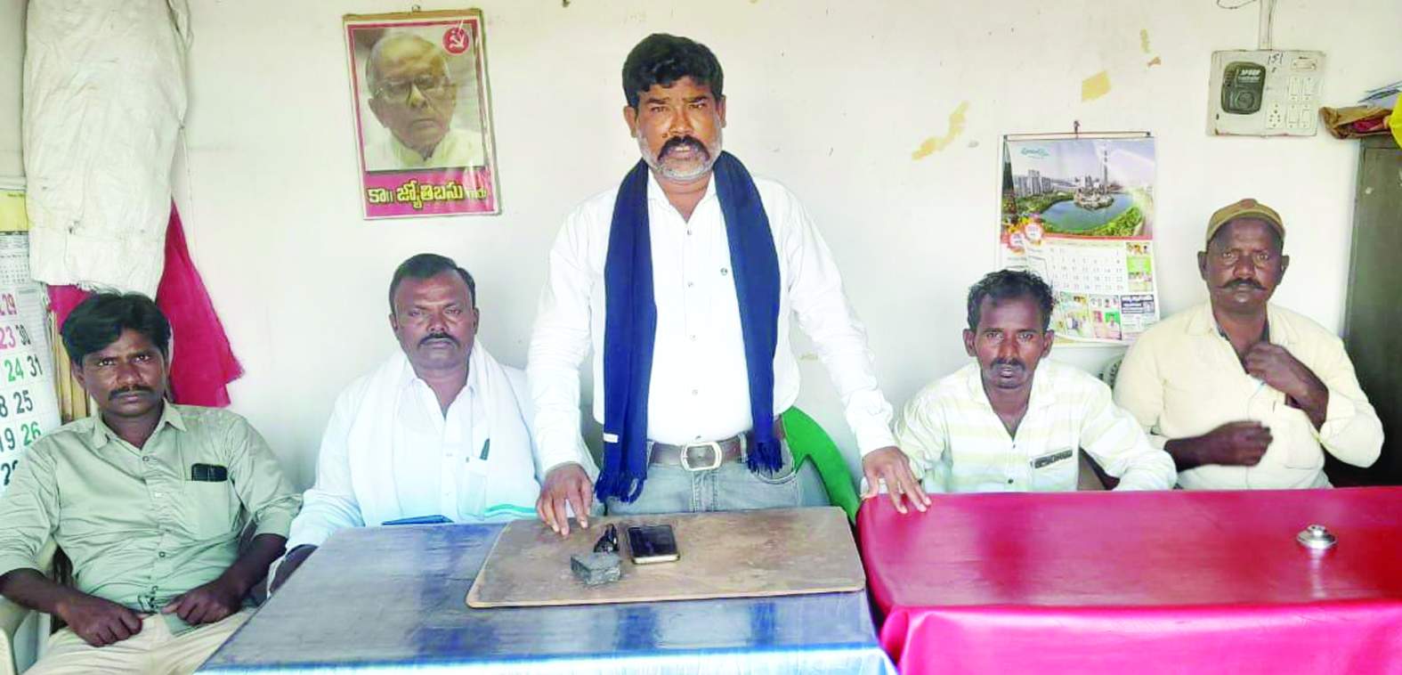 సమావేశంలో మాట్లాడుతున్న ఆనంద్‌ బాబు