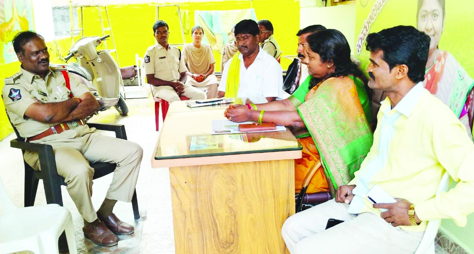 మాట్లాడుతున్న గుడిసె కృష్ణమ్మ