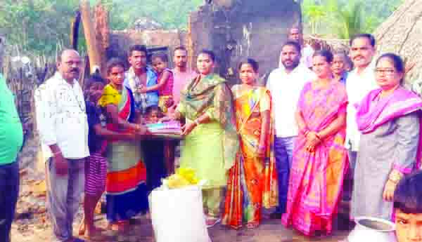అగ్ని ప్రమాదంలో తాటాకిల్లు దగ్ధం