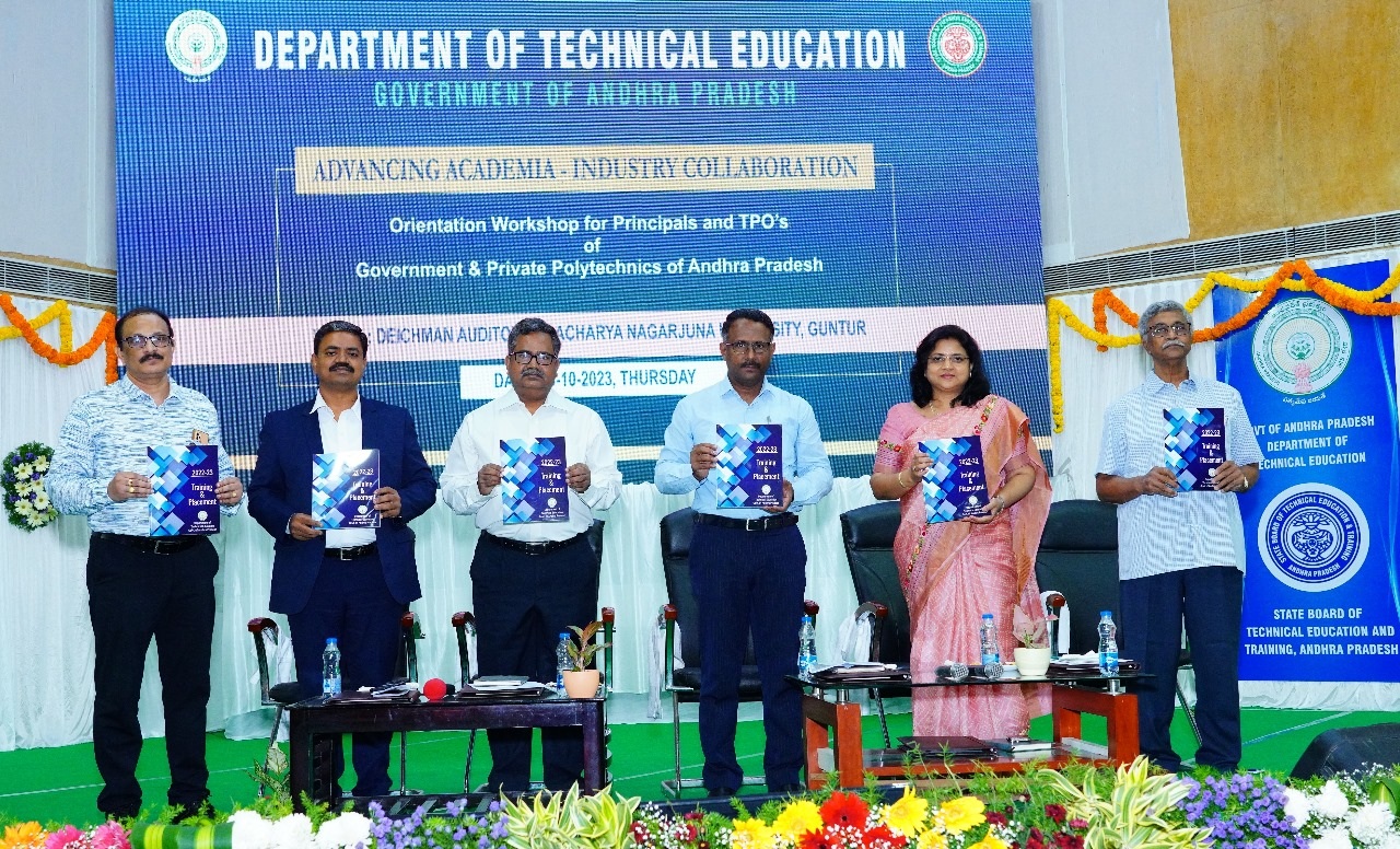 భవిష్యత్‌ కోసం విద్యార్థులను సిద్ధం చేయాలి