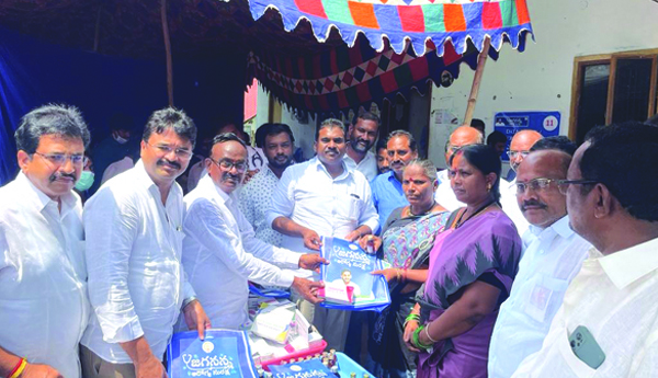 ఆరోగ్య సురక్షతో ప్రజల వద్దకే సేవలు