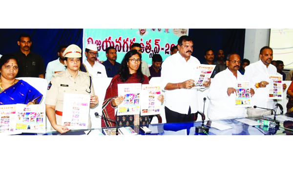 ఔఘనంగా ఉత్సవాల నిర్వహణ : మంత్రిబొత్స