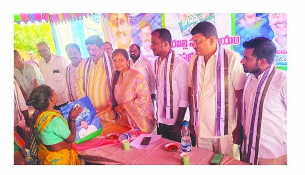 జగన్‌కు మరో అవకాశమివ్వండి: ఎమ్మెల్యే