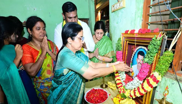 /Nara-Bhuvaneshwari-bus-trip-in-Srikalahasti