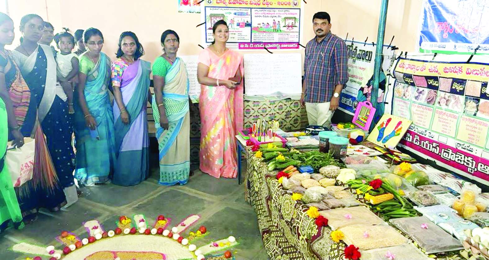 అవగాహన కల్పిస్తున్న అధికారులు