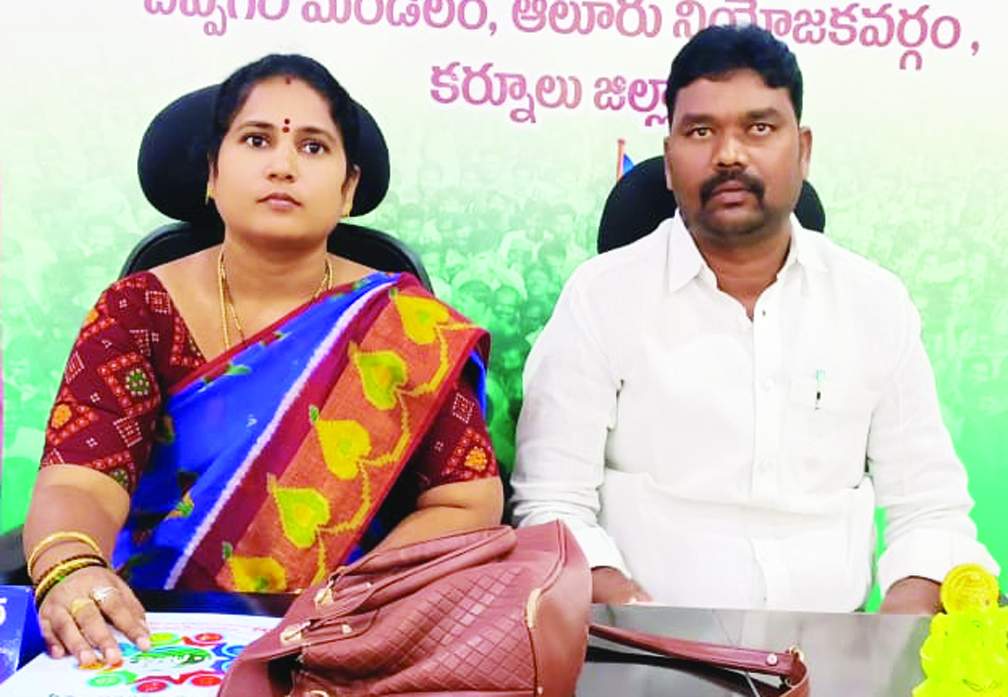 సమావేశంలో మాట్లాడుతున్న ఎంపిపి జూటూరు హేమలత మారయ్య