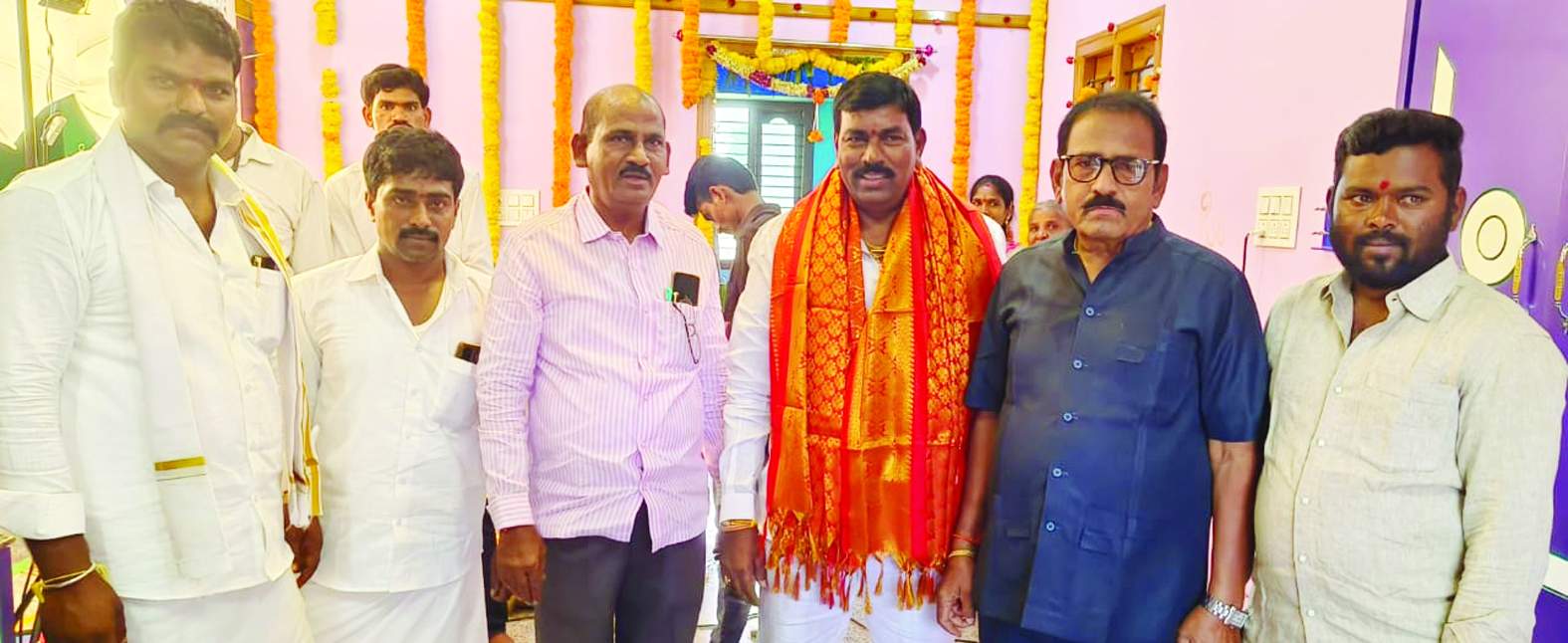 గృహ ప్రవేశ వేడుకలో పాల్గొన్న జడ్‌పిటిసి విరుపాక్షి