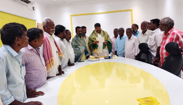 ఆలయ నిర్మాణానికి రూ.లక్ష విరాళం