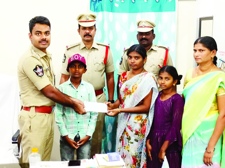 కానిస్టేబుల్‌ కుటుంబానికి చేయూత