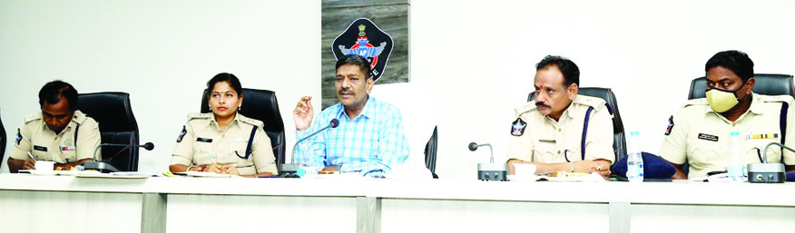 రేసింగ్‌లకు పాల్పడితే కఠిన చర్యలు