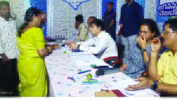 ప్రజా సమస్యలను త్వరితంగా పరిష్కరిచాలి