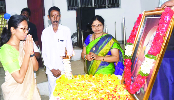 వాల్మీకికి ఘన నివాళి