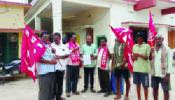 పలు చోట్ల రైతుల ధర్నా