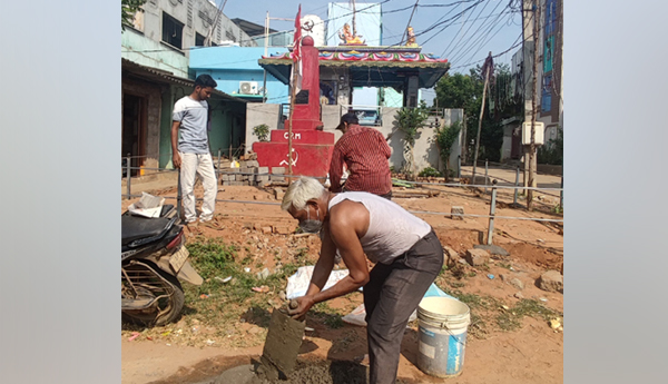 శ్రమదానంతో సిపిఎం స్థూపం ఆధునీకరణ