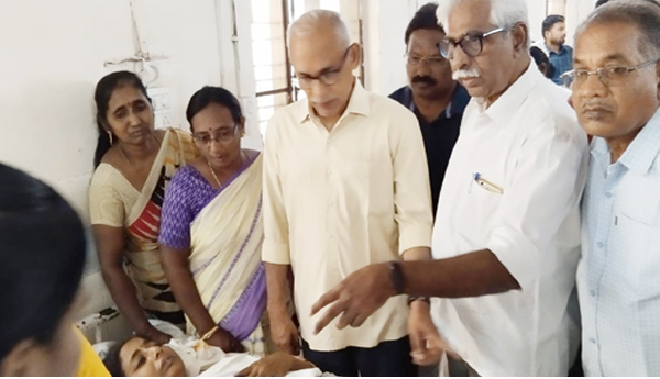 CPM-leaders-visit-the-victims-of-Vizianagaram-hospital