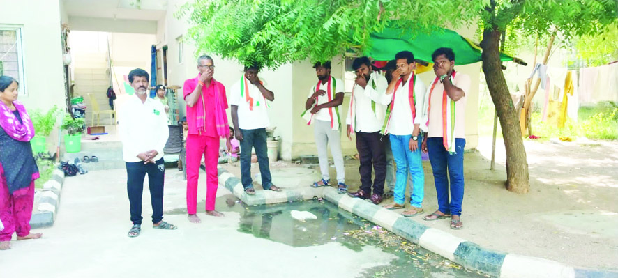 'తాగునీరు రాదు.. మురుగునీరు పోదు'