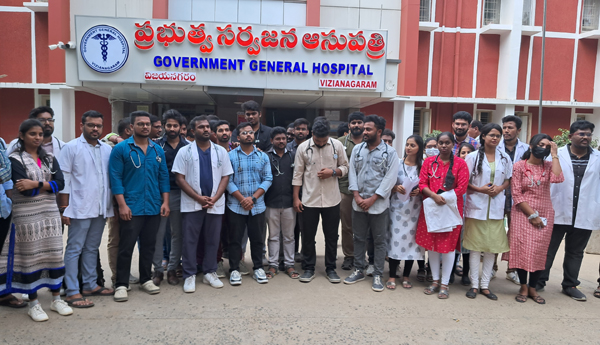 జూనియర్‌ డాక్టర్ల ఆందోళన