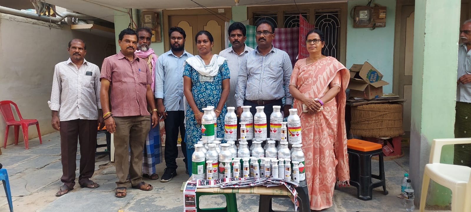 దుకాణంలో ప్రమాదకర మందులు