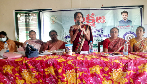 గర్భిణీలకు పోషకాహారం అందించాలి