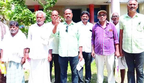 భూ బదలాయింపుపై నిరసన