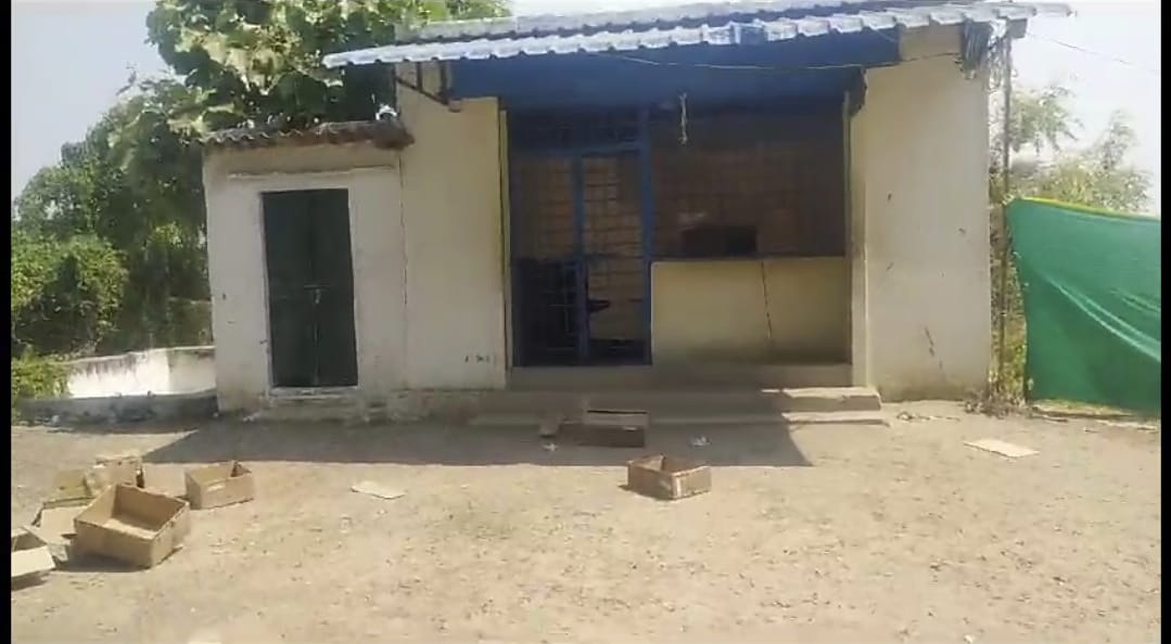 సూపర్‌వైజర్‌ జేబులోకి మద్యం డబ్బు
