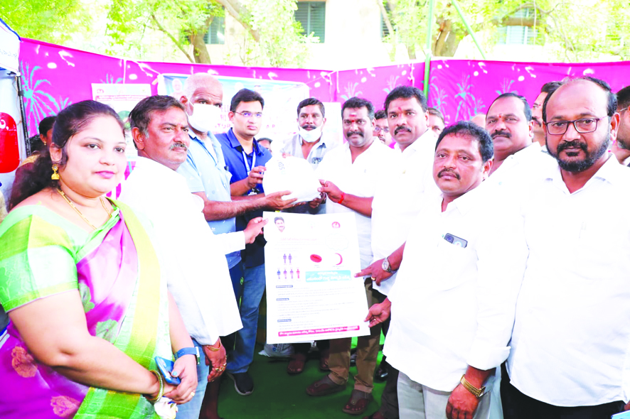 సురక్ష క్యాంపును సందర్శించిన మేయర్‌, ఎమ్మెల్యే