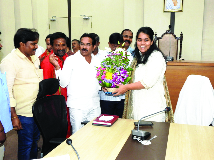 ఉద్యోగుల సమస్యల పరిష్కారానికి కృషి
