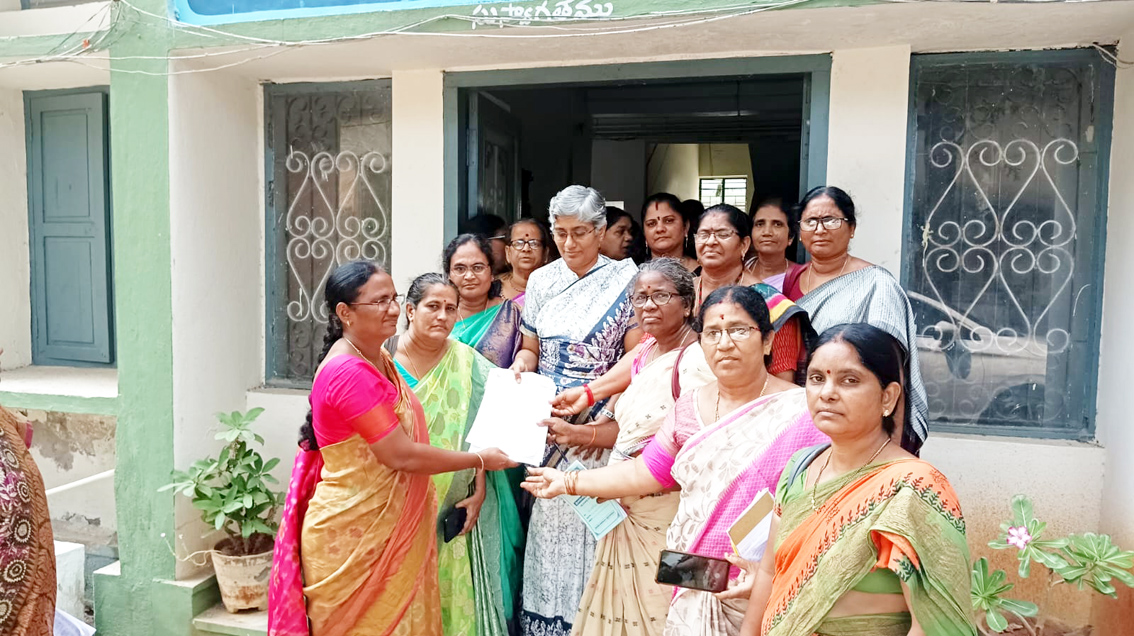 అంగన్‌వాడీలకు ఎఫ్‌ఆర్‌ఎస్‌ రద్దు చేయాలి
