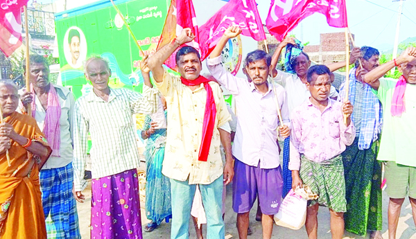 నేటికీ అందని రేషన్‌